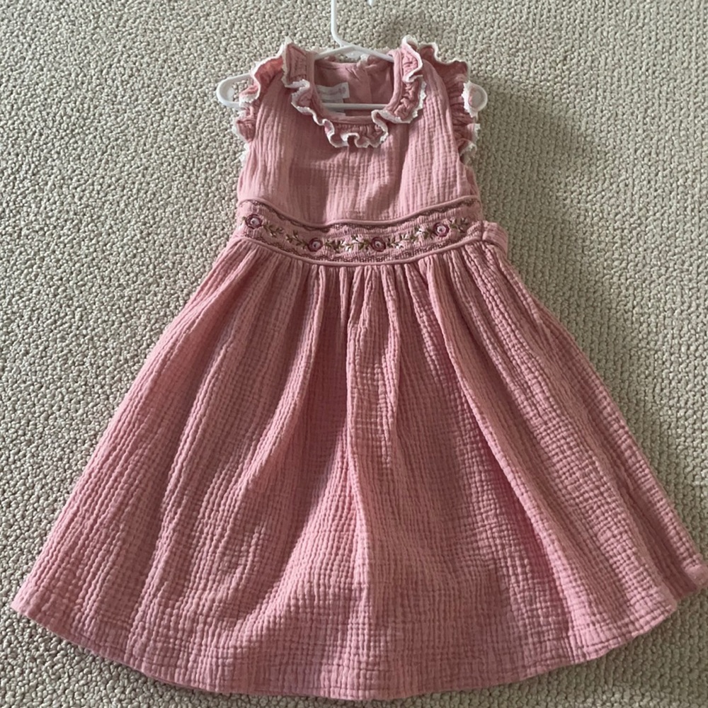 6x like new pink dress with floral detail